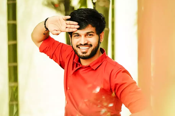 பைக்கில் ஸ்டண்ட் செய்து அசத்திய குக் வித் கோமாளி ரக்ஷன்.. மிரட்டலான வீடியோ இதோ | Rakshan Bike Stunt Video