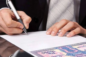 ஒரு கையெழுத்து போட கூலி ஆட்களா? வசமாக மாட்டி தப்பிக்க முயலும் அதிகாரிகள்..