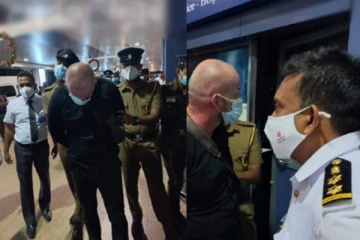 விமான நிலையத்தில் பரபரப்பை ஏற்படுத்திய சம்பவம்; கைதான வெளிநாட்டவர்