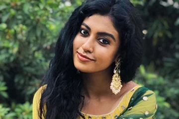 மாடர்ன் உடையில் கருப்பு வைரமாக ஜொலிக்கும் கண்ணம்மா: காந்த பார்வையால் கிரங்கும் ரசிகர்கள்