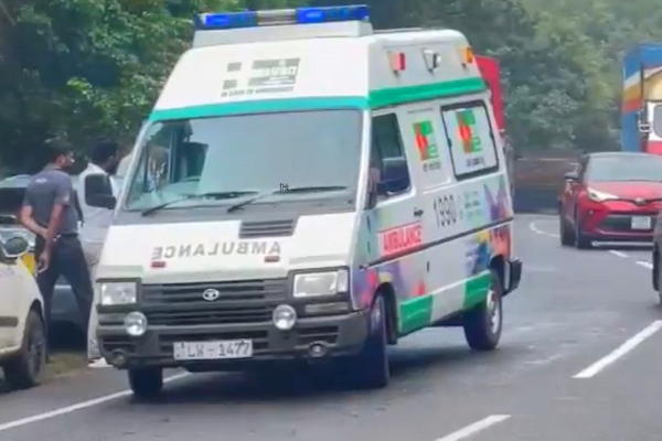 பாடசாலை வேன் மீது மோதிய இ.போ.ச பேருந்து ; நால்வர் காயம் | Accident Involved School Van