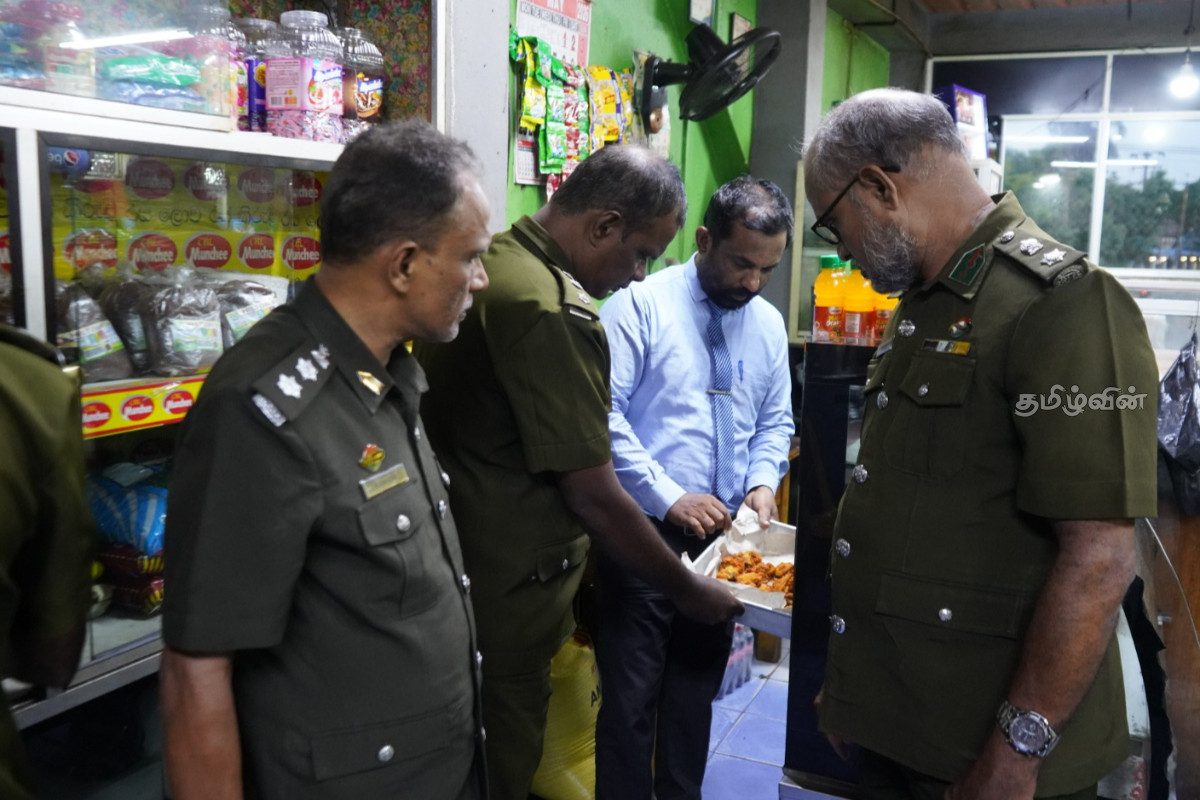 இறக்காமம் பிரதேச உணவகங்களில் அதிரடிச் சோதனை | Raids On Restaurants In The Iramam Area இறக்காமம் பிரதேச உணவகங்களில் அதிரடிச் சோதனை | Raids On Restaurants In The Iramam Area