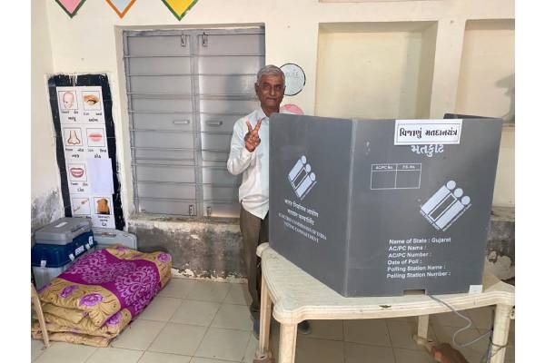 குஜராத்தில் தொடங்கியது சட்டமன்ற தேர்தல்; 89 தொகுதிகளில் முதல் கட்ட வாக்குப்பதிவு விறுவிறுப்பு | Gujarat Assembly Election Poll