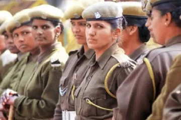 இனி பெண் போலீசார் லிப்ஸ்டிக், முகத்தில் பவுடர் போட தடை - காவல்துறை உத்தரவு