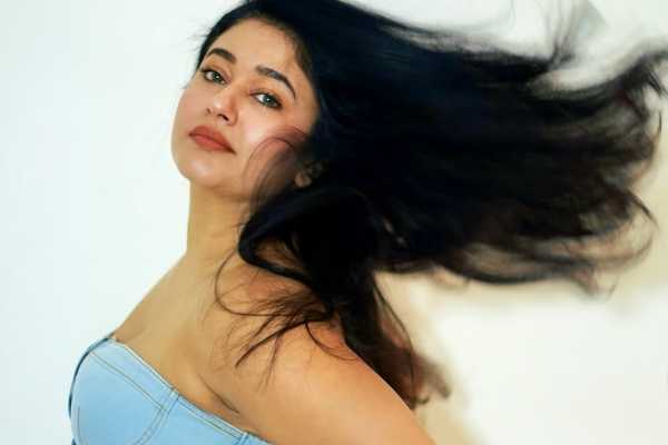 40 வயதிலும் குறையாத கிளாமர்!! நடிகை பூனம் பாஜ்வாவின் ரீசெண்ட் கிளிக்ஸ்... | Actress Poonam Bajwa Recent Click Photos Viral