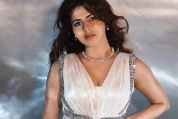 ஜொலிக்கும் உடையில் நடிகை ஐஸ்வர்யா மேனன் அழகிய போட்டோஷூட்