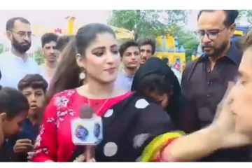 நேரலையில் சிறுவனின் கன்னத்தில் பளாரென அறைந்த பெண் பத்திரிகையாளர் - வைரலாகும் வீடியோ