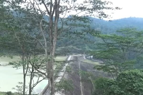 கொத்மலை அணையுடனான வீதி தொடர்பில் வெளியான தகவல் | Vehicles Prohibited From Passing Over Kothmale Dam கொத்மலை அணையுடனான வீதி தொடர்பில் வெளியான தகவல் | Vehicles Prohibited From Passing Over Kothmale Dam