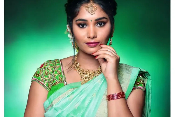 மயக்க ஊசிக்கு பதில் ஆசிட்டை செலுத்திய மருத்துவர்! பிரபல நடிகையின் கோர தோற்றத்துக்கான அதிர்ச்சி காரணம்? | Root Canal Issue Actress Swathi To Send Legal