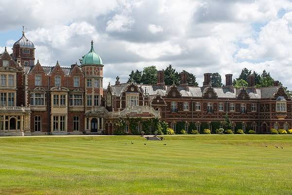 சேன்ஸலர் ரீவ்ஸால் பல ஆயிரம் பவுண்டுகள் வரி செலுத்தவிருக்கும் பிரித்தானிய அரச குடும்பம் | Mansions Tax Royal Family Charged சேன்ஸலர் ரீவ்ஸால் பல ஆயிரம் பவுண்டுகள் வரி செலுத்தவிருக்கும் பிரித்தானிய அரச குடும்பம் | Mansions Tax Royal Family Charged