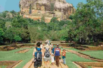 சுற்றுலாப்பயணியிடம் தகாத முறையில் நடந்துகொண்ட முச்சக்கரவண்டி சாரதி கைது