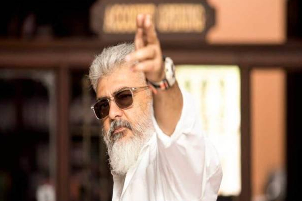 நள்ளிரவு திரையரங்குகளுக்கு முன் குவிந்த ரசிகர்கள்! | Crowds Fans Thronged The Theaters Midnight Thunivu
