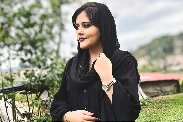 ஈரானில் ஹிஜாப் விதிகளை மீறிய பெண் : காவல்துறையினரின் தாக்குதலால் கோமா நிலைக்கு | Woman Violates Hijab Rules Iran Assaulte By Police