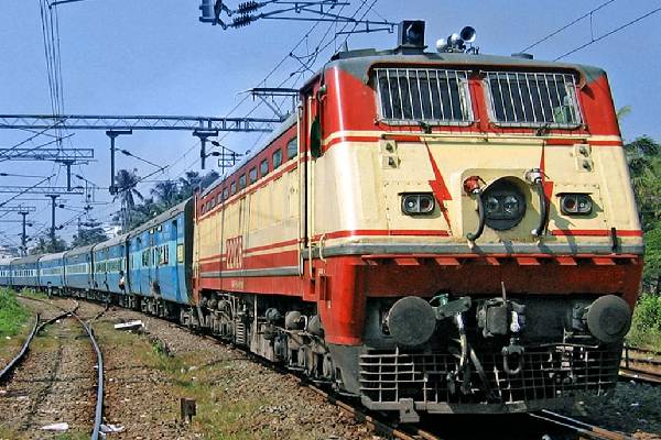 நெருங்கும் ஹோலி பண்டிகை.. பயணிகள் வசதிக்காக தெற்கு ரயில்வே வெளியிட்ட ...