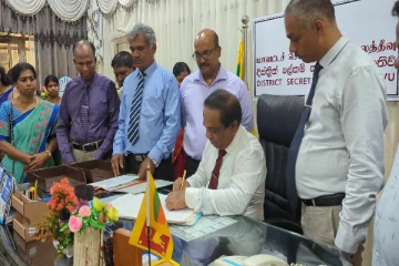 முல்லைத்தீவு மாவட்டத்தின் புதிய மாவட்ட செயலாளர் கடமைகளை பொறுப்பேற்றார்
