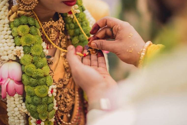 முதலிரவில் புதுமணப்பெண் தற்கொலை ; உறவினர்கள் அதிர்ச்சி | Newlywed Commits Suicide On First Night Andhra