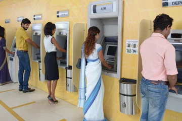 ATM அட்டை பயன்படுத்துவோருக்கான தகவல் - யாழ். செல்ல தயாரானவருக்கு நேர்ந்த பாதிப்பு