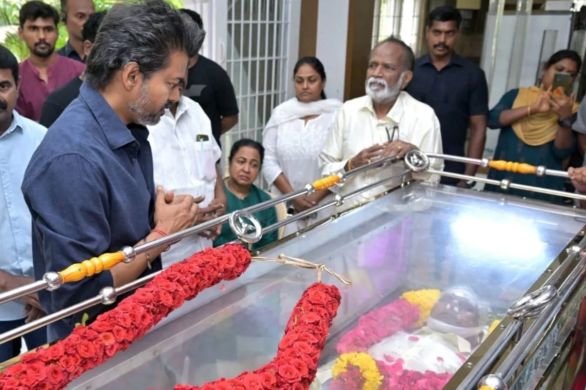 பாரதிராஜா உடலுக்கு முழு அரசு மரியாதை எப்போது? முதல்வர் விஜய் அதிரடி அறிவிப்பு | Government Respect Bharathiraja Vijay Announcement பாரதிராஜா உடலுக்கு முழு அரசு மரியாதை எப்போது? முதல்வர் விஜய் அதிரடி அறிவிப்பு | Government Respect Bharathiraja Vijay Announcement