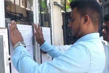 முன்னாள் அமைச்சர் ராஜித வீட்டில் ஒட்டப்பட்ட அறிவித்தல்