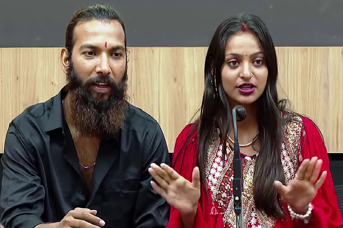 16 வயதில் திருமணமா; கும்பமேளா மோனாலிசாவுக்கு வந்த சோதனை; கணவருக்கு கிடுக்கிப்பிடி! | Married At 16 Kumbh Mela Monalisa