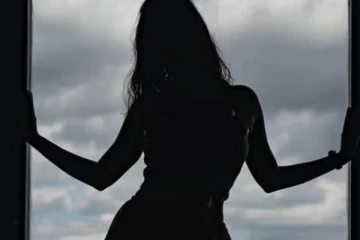 இயக்குநருடன் திருமணமாகி 3 ஆண்டில் விவாகரத்து!! 2ஆம் கணவருடன் ஜாலி பண்ணும் விஜய் பட நடிகை..