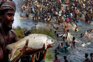 களைகட்டிய மீன்பிடி திருவிழா.. குளத்தில் இறங்கிய கிராம மக்கள்- நம்பிக்கையின் வெளிபாடு