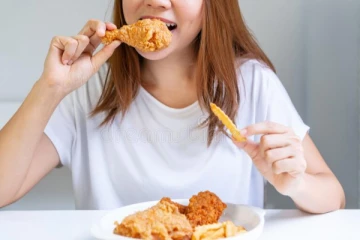 பெண்கள் ஏன் அதிகமாக சிக்கன் சாப்பிடக்கூடாது தெரியுமா? பலருக்கும் தெரியாத எச்சரிக்கை தகவல்