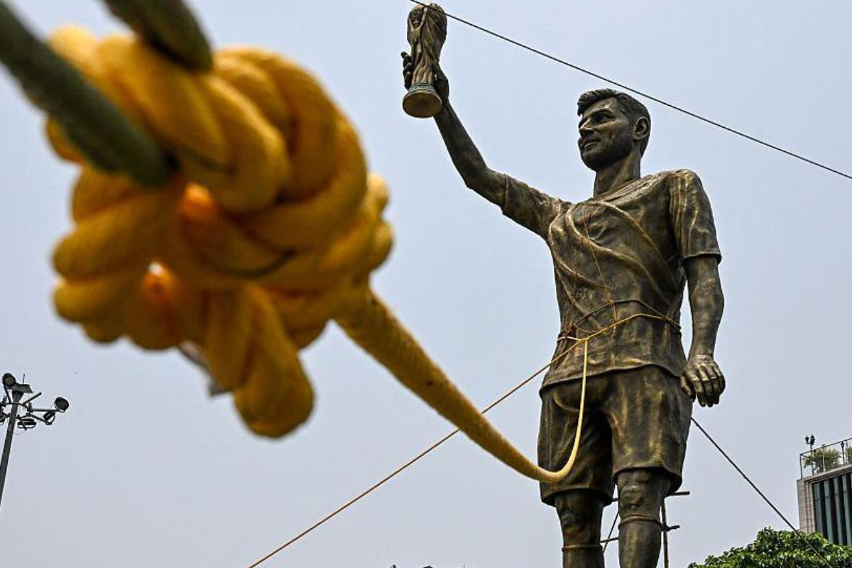 கொல்கத்தாவில் இருந்து அகற்றப்படும் மெஸ்ஸியின் சிலை | Messi Statue To Be Removed From Kolkata கொல்கத்தாவில் இருந்து அகற்றப்படும் மெஸ்ஸியின் சிலை | Messi Statue To Be Removed From Kolkata