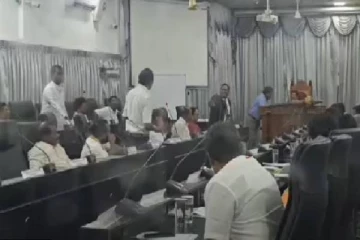 இரவோடு இரவாக நிறுவப்பட்ட விளம்பரப் பலகை ; யாழ் மாநகர சபை முதல்வரின் அதிரடி பேச்சு