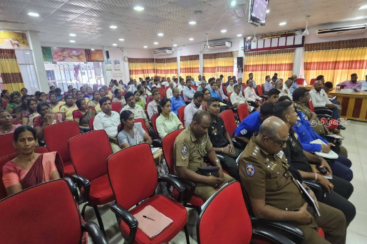 கடற்படையினரின் அசமந்தப்போக்கை கண்டித்த செல்வராசா கஜேந்திரன் - இடைநடுவே வெளிநடப்பு செய்த பிரதிநதிகள் | Selvarasa Condemns The Navy S Reckless Behavior