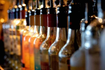 இலங்கையில் மதுபான கடைகளுக்கு பூட்டு