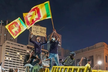 හදවත මොහොතකට නතර කළ ගාලුමුවදොරපිටියේ, විශාල ජන අරගලයේ ඔබ නොදුටු සංවේදී දසුන් මෙන්න.. (PHOTOS)