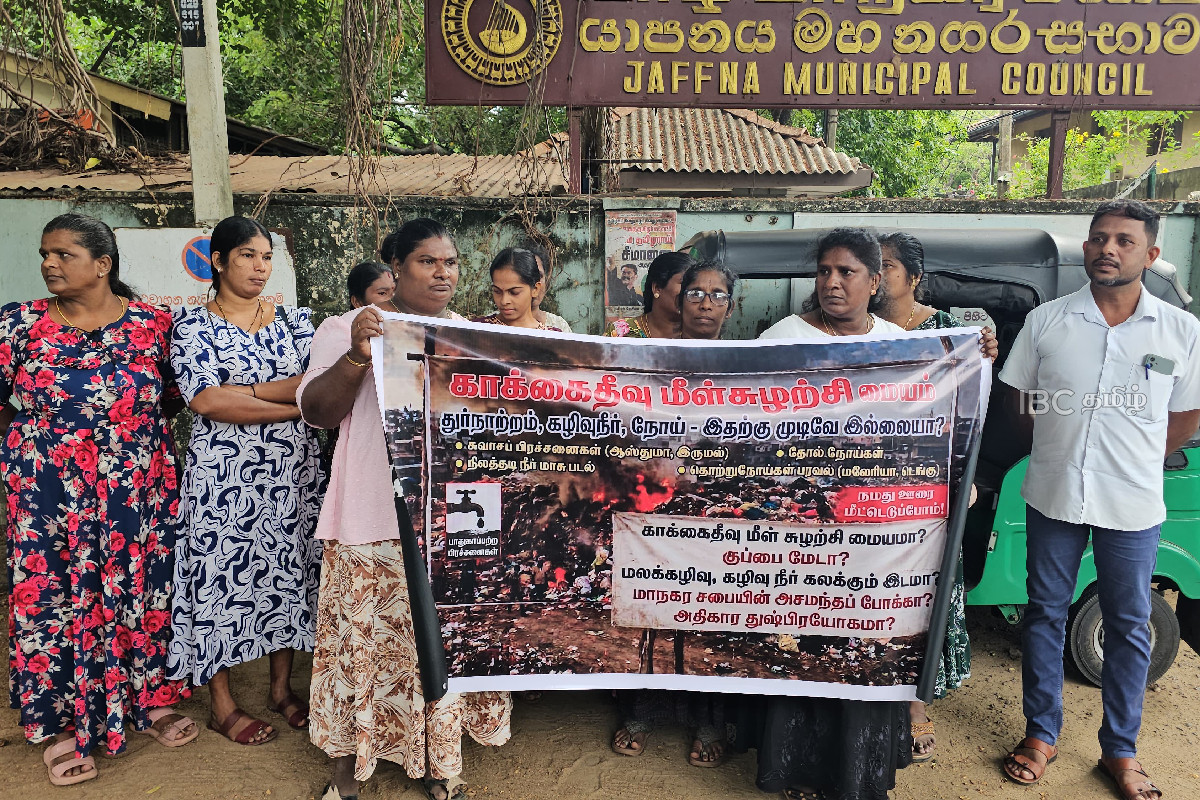 யாழ். மாநகர சபைக்கு முன் போராட்டத்தில் குதித்த மக்கள் | Two Arrested In Connection With Theft In Jaffna