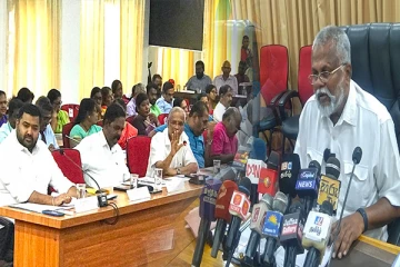 ரணிலிடம் தமிழ் எம்பிக்கள் நிதி கோரல்: போட்டு உடைத்த டக்ளஸ்