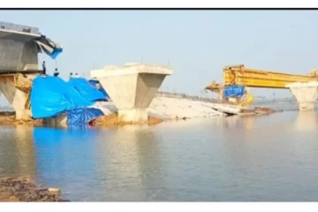 கும்பகோணம் அருகே புதிதாக கட்டப்பட்டு வரும் பாலத்தின் ஒரு பகுதி உடைந்து விபத்து