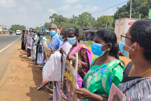 சர்வதேச மகளிர் தினத்தை புறக்கணித்து வலிந்து காணாமல் ஆக்கப்பட்டோரின் உறவுகள் போராட்டம் (VIDEO) | Ignoring International Women S Day Struggle Waged
