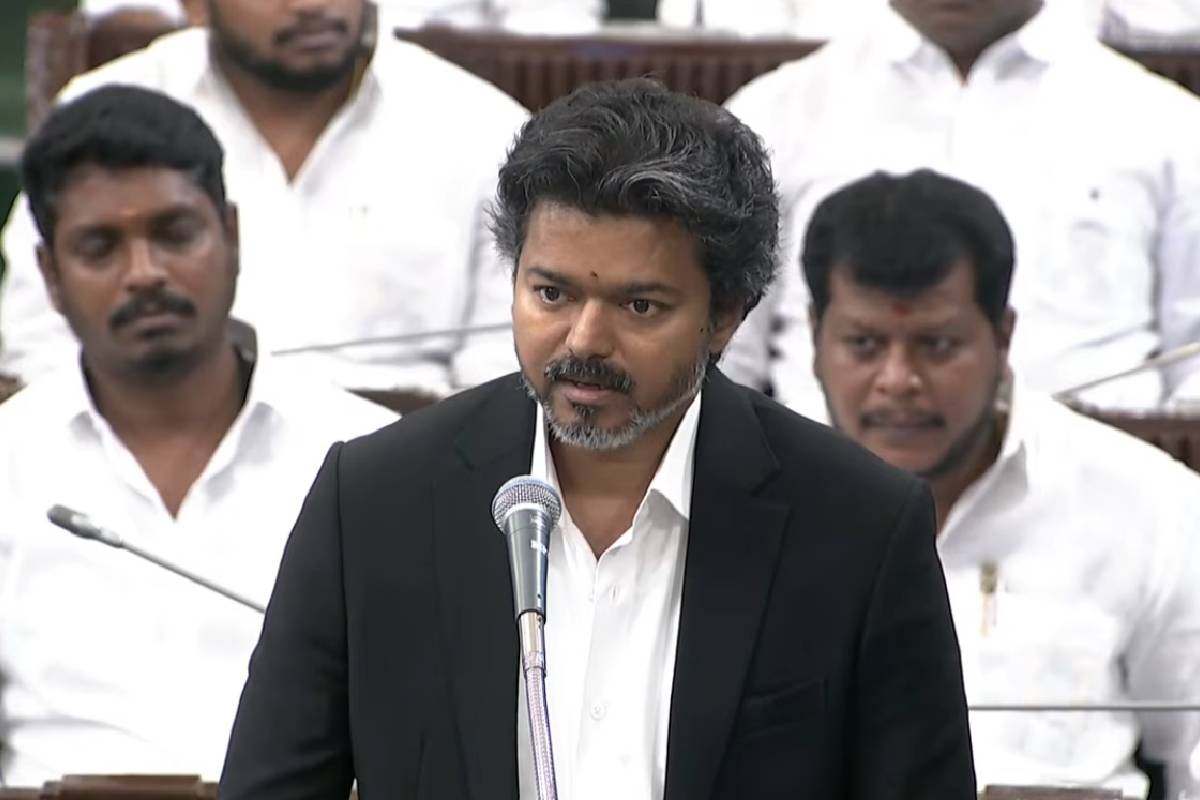 எங்க உங்க அப்பாவையே காணோம் - குட்டிக்கதை மூலம் சீண்டிய முதல்வர் விஜய் | Vijay Kutty Story In Assembly Your Daddy Missing எங்க உங்க அப்பாவையே காணோம் - குட்டிக்கதை மூலம் சீண்டிய முதல்வர் விஜய் | Vijay Kutty Story In Assembly Your Daddy Missing
