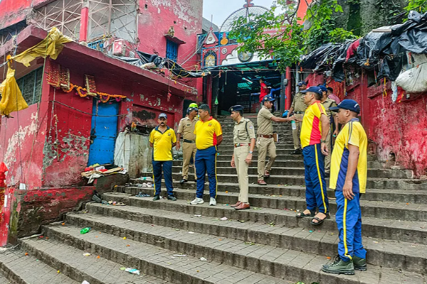 கோவில் கூட்ட நெரிசலில் 06 பேர் உயிரிழப்பு; 35 பேர் காயம் | 06 People Killed 35 Injured In Mansa Devi Temple