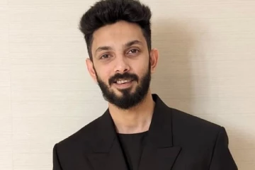 அச்சு அசல் அனிருத் போலவே இருக்கும் நபர்.. புகைப்படத்தை பார்த்தா ஷாக் ஆகிடுவீங்க