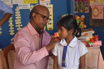 வெளிநாட்டுவாழ் இலங்கை மருத்துவரின் மனிதாபிமானம்!