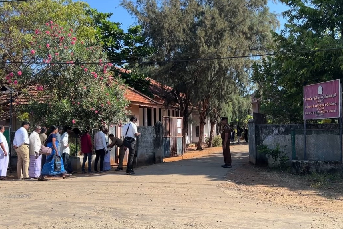 தலைமன்னாரில் கைதான இந்திய கடற்றொழிலாளர்கள் : நீதிமன்றின் உத்தரவு | Postponed Prison To Indian Fishermen Arrested தலைமன்னாரில் கைதான இந்திய கடற்றொழிலாளர்கள் : நீதிமன்றின் உத்தரவு | Postponed Prison To Indian Fishermen Arrested