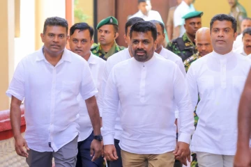 மல்வத்து மகாநாயக்க தேரரைச் சந்தித்த ஜனாதிபதி