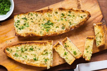வீட்டிலேயே இலகுவான முறையில் Garlic Bread செய்வது எப்படி?
