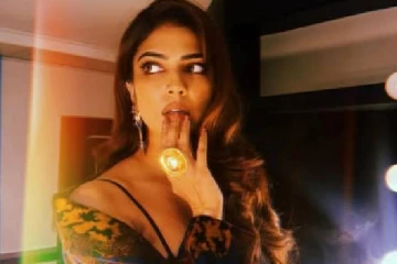 மிரர் செல்ஃபியில் உச்சக்கட்ட போஸ்! நடிகை மாளவிகா மோகனன் வெளியிட்ட புகைப்படங்கள்..