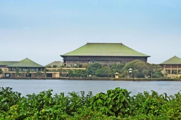 பரபரப்பிற்கு மத்தியில் கூடும் நாடாளுமன்றம்: இன்றையதினம் ஏற்படவுள்ள பல அதிரடி திருப்பங்கள்