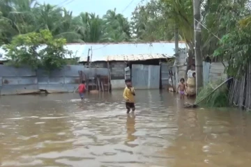 புத்தளத்தில் வெள்ளத்தில் அந்தரிக்கும் மக்கள்