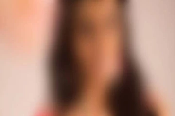 திமிராக நடிகர் முகத்தில் சிகரெட் புகையை ஊதிய பிரபல நடிகை - கழுத்தை பிடித்து தள்ளிய இயக்குநர்