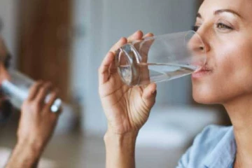 இரவில் வெந்நீர் குடிப்பது நல்லதா?