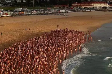 புற்றுநோய் குறித்த விழிப்புணர்வு- கடற்கரையில் நூதன முறையில் பிரச்சாரம் செய்த மக்கள்