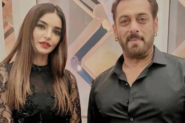 சூப்பர் ஸ்டார் நடிகரின் மகனுடன் இரவு பார்ட்டி!! ஷாக்காகி பதிலடி கொடுத்த பாகிஸ்தான் நடிகை..